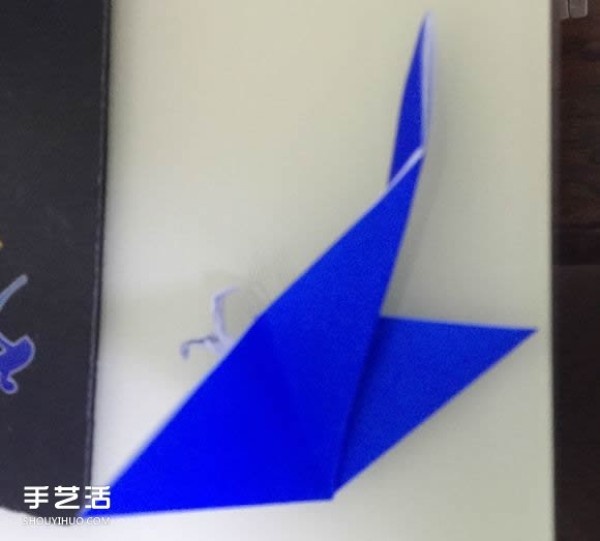 Illustration of the folding method of a spouting whale, step-by-step process of origami three-dimensional whale