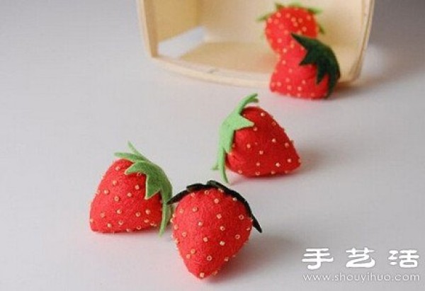 Non-woven fabric tutorial: DIY to make cute little strawberries