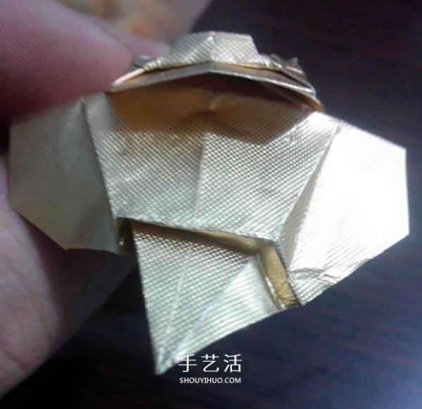 Using cigarette box paper waste and making origami three-dimensional owl illustration step-by-step