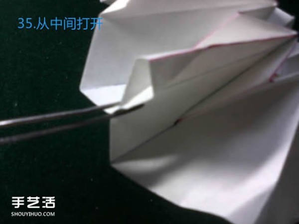 Three methods of origami with an eight-petaled flower, illustrated with a step-by-step diagram of the folding of an eight-petaled flower