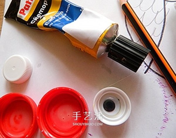 Using waste from milk powder can lids to make cute owls by hand