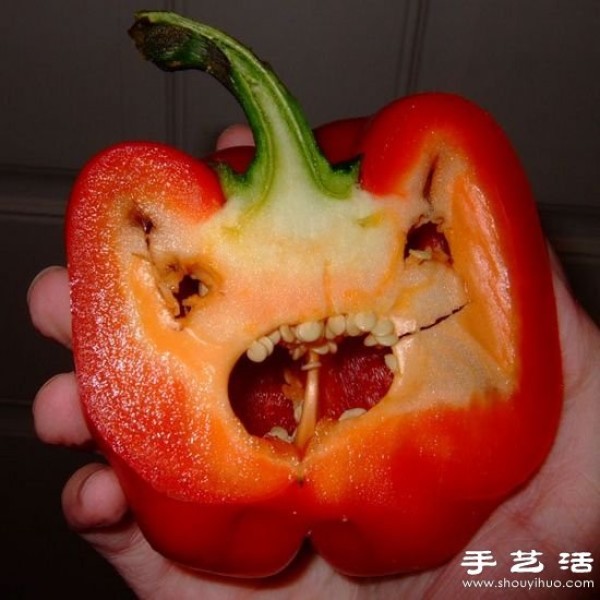 Green pepper and red pepper creative DIY horror expression