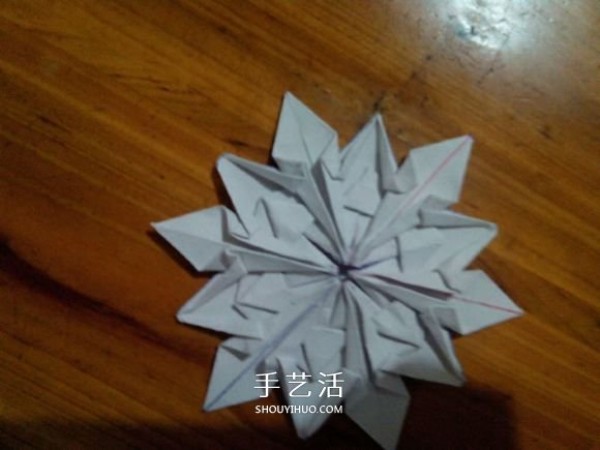 3D three-dimensional snowflake origami illustration, how to fold complex and exquisite snowflakes