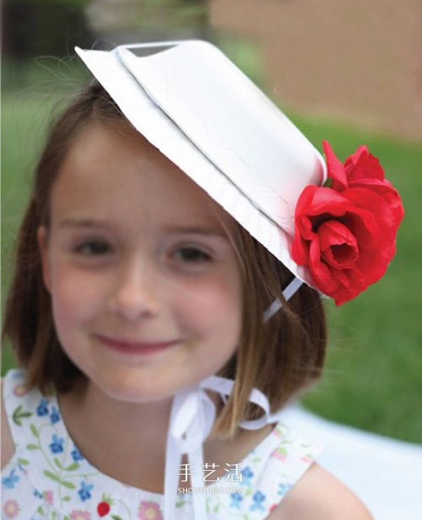 How to make a simple paper plate hat for children to make a French hat by hand