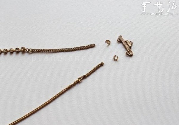 Chain ring DIY transformation into a beautiful summer anklet