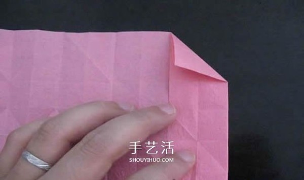 Giving a small gift to your first love! Illustration of how to fold an origami rose ring