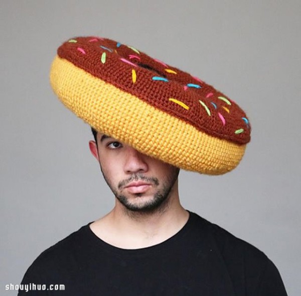 Use wool to knit a unique giant food hat