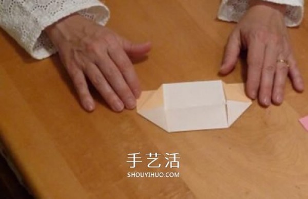 How to Origami a Square Box with a Cover, Simple Illustrations of Folding a Square Carton