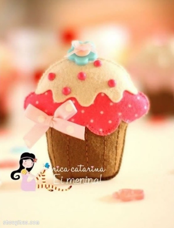 Hand-making tutorial of fabric ice cream trinket pendant with drawings