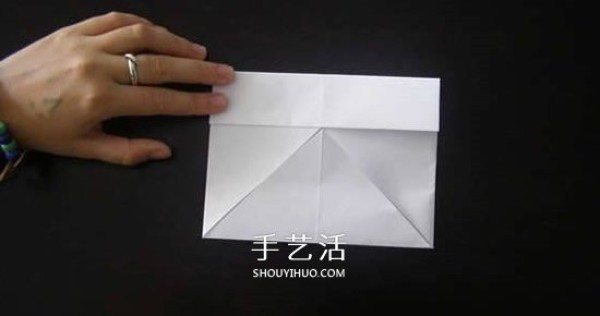 Illustration of the folding method of a simple garbage box, handmade origami square garbage box