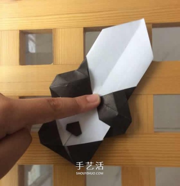 The origami step-by-step illustration of the crawling giant panda is so naive and cute~