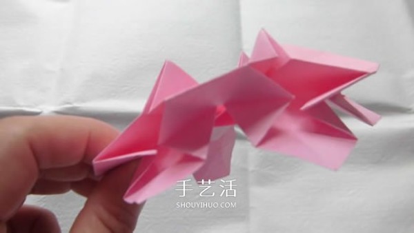 Illustration of how to fold a beautiful straw hat. Steps to make an origami flower straw hat.