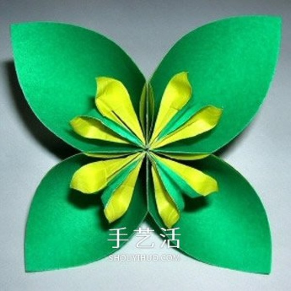 Illustration of the origami method of six four-petal flowers combined into beautiful flower balls