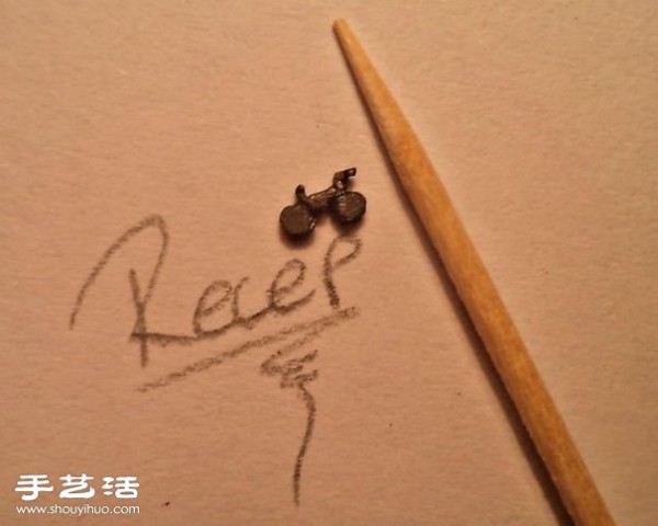 Shocking pencil lead carving. Do you want to try DIY too? 