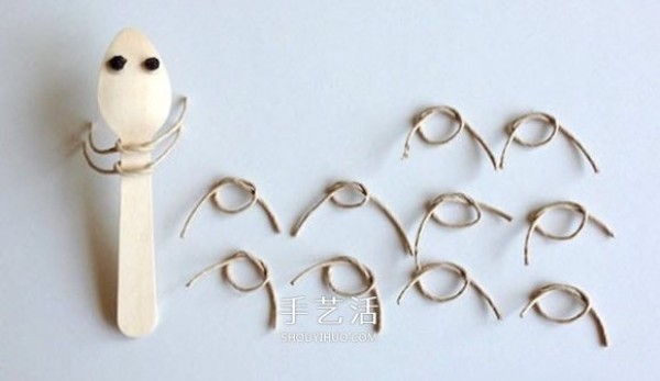 Creative handmade pictures of simple spoons for small animals made from disposable spoons