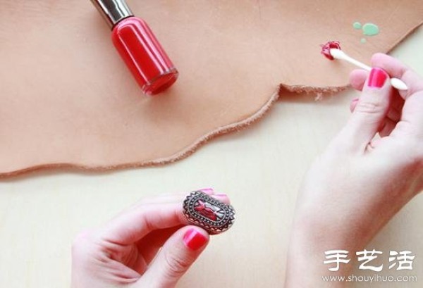 Nail polish DIY method to transform metal rings