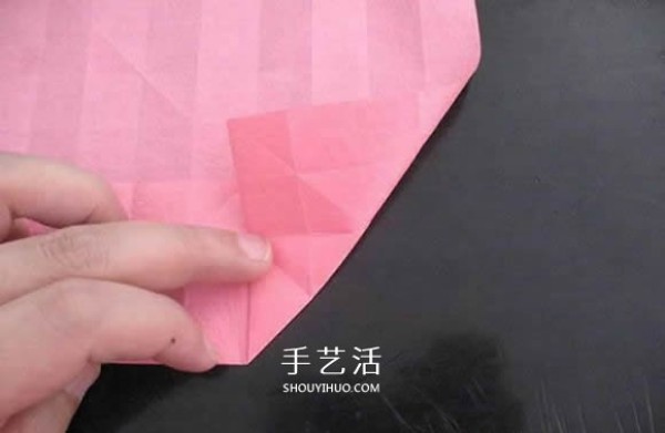 Giving a small gift to your first love! Illustration of how to fold an origami rose ring