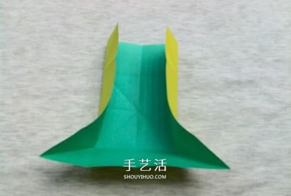 Three-dimensional frog origami step-by-step diagram, complicated methods and pictures of folding a frog