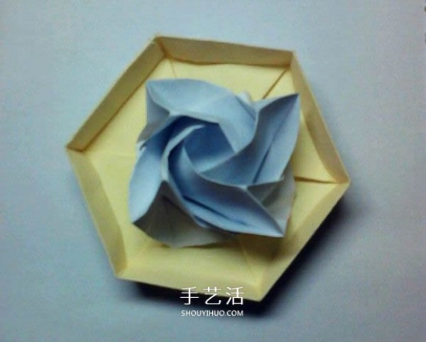 Illustration of folding method of beautiful four-cornered rose transformed from Fukuyama rose