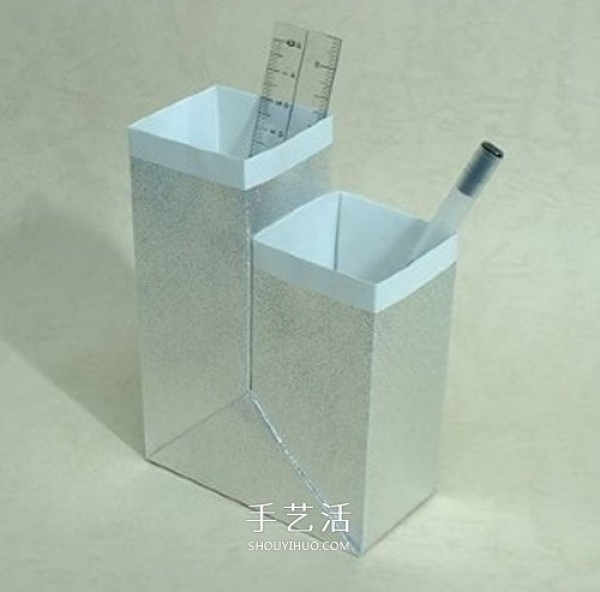 The origami method of a double-hole pen holder and the steps of making a paper and pen holder