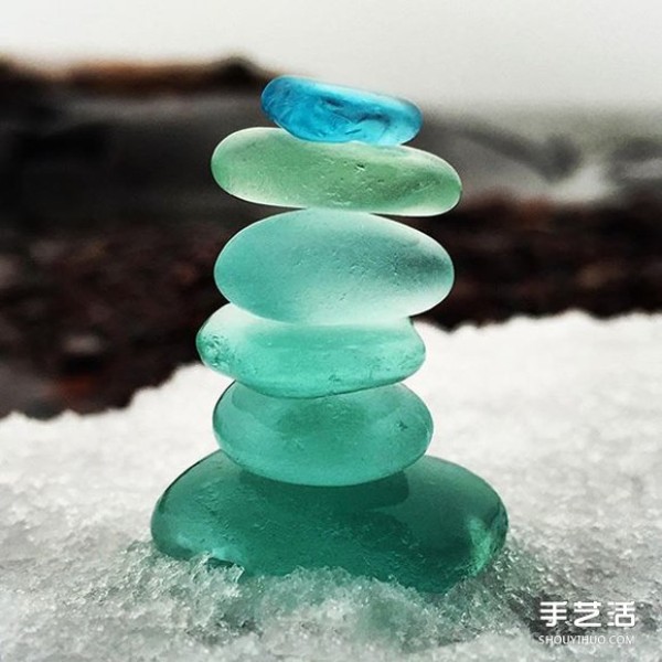 The round and clear sea glass is a beautiful "jewel" processed by nature