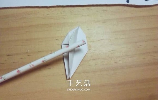 Illustration of folding method of Mandala flower, how to fold white Bana flower by hand