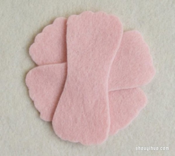 Illustration of how to make cute little flower handmade fabric refrigerator magnets