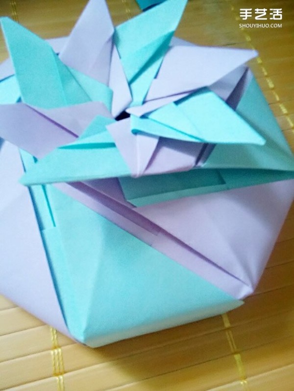 How to Origami a Chinese Valentines Day Gift Box, Illustrations of How to Fold an Octagonal Paper Box