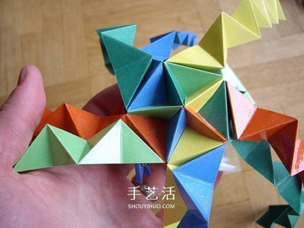 The steps of folding a paper ball and the picture of the detailed steps of origami balls