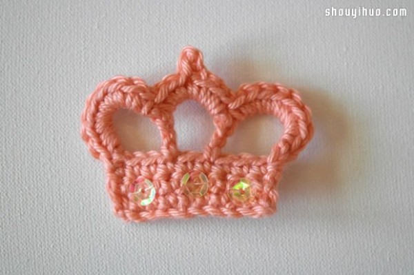 Wool crochet mini crown DIY cute brooch or headband