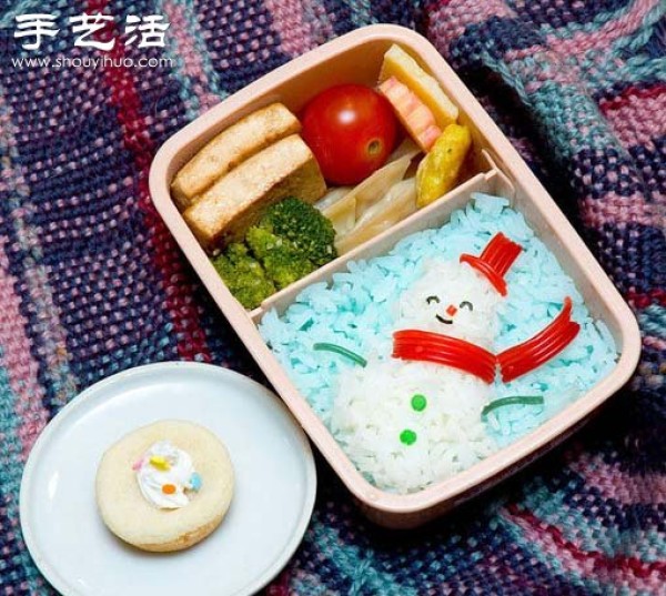 Super interesting bento plate with cartoon pattern