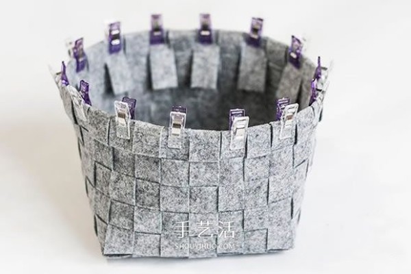 Cloth woven storage basket illustrates the weaving method of fabric storage basket