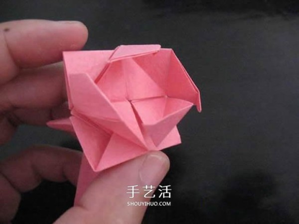 Giving a small gift to your first love! Illustration of how to fold an origami rose ring