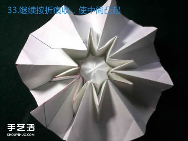 Three methods of origami with an eight-petaled flower, illustrated with a step-by-step diagram of the folding of an eight-petaled flower