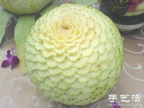 Exquisite peony watermelon carvings