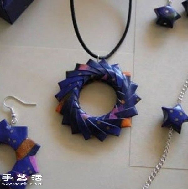 Tutorial on making a triangle-shaped necklace pendant/earrings with hand-made origami