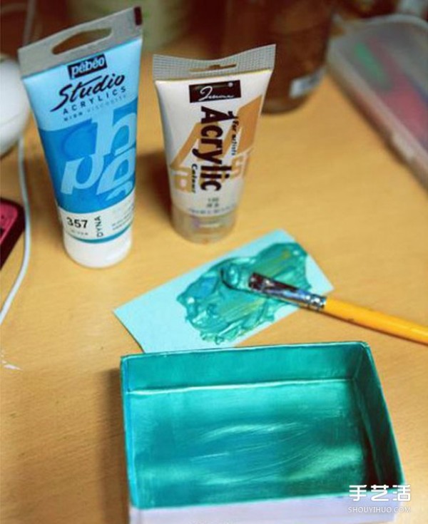 Iron boxes are turned into treasures and mini ponds are made with ultra-light clay