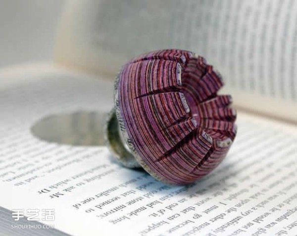 Jewelry made from old books and newspapers has the flavor of time~