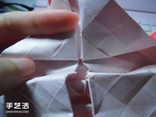 Kissing Fish Origami Illustration of the Super Complex Heart Folding Process