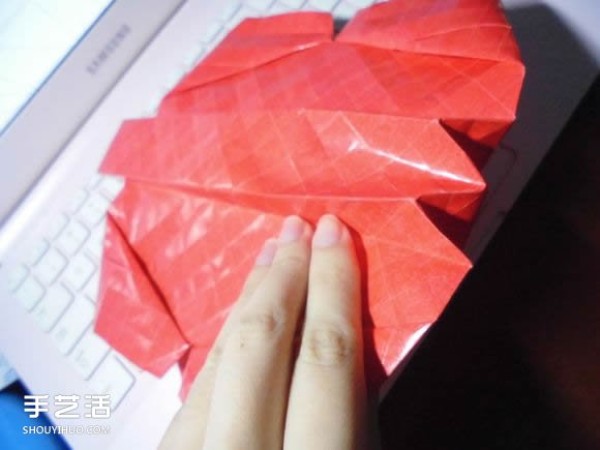 Kissing Fish Origami Illustration of the Super Complex Heart Folding Process