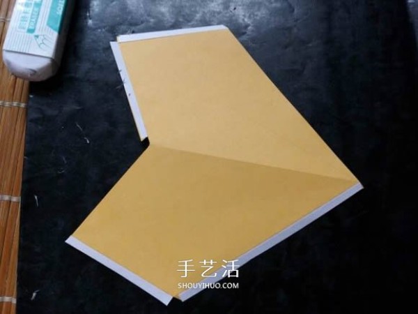 How to use cardboard to make a three-dimensional five-pointed star. Illustration of the folding method