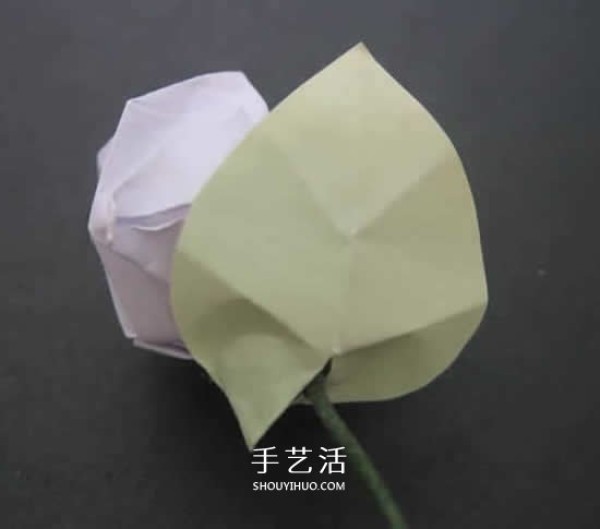 Illustrations of folding handmade roses and super-detailed origami rose step-by-step pictures