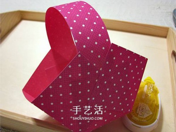 How to make a cute little paper basket, a tutorial on how to make a cardboard basket