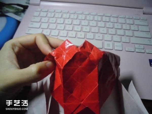 Kissing Fish Origami Illustration of the Super Complex Heart Folding Process