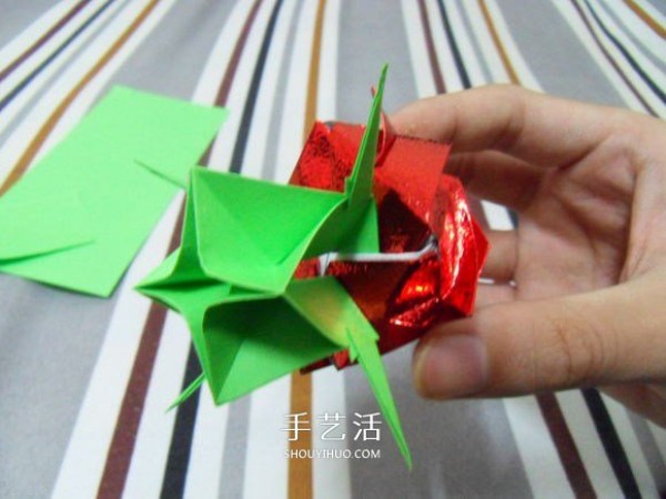 Tutorial on handmade origami flower holders can perfectly match Kawasaki roses