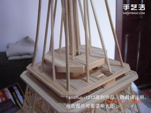 A detailed illustrated tutorial on making a model of the Eiffel Tower using chopsticks and bamboo skewers