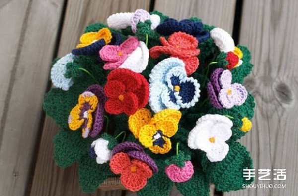 Illustrated Tutorial on Hand Knitting Realistic Pansy Potted Flower Baskets