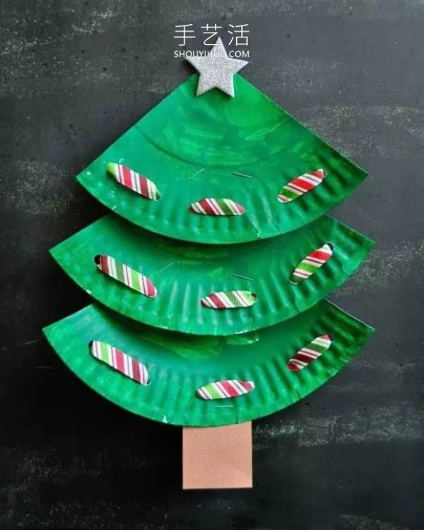 Tutorial on how to make a handmade paper plate Christmas tree in kindergartenCheng