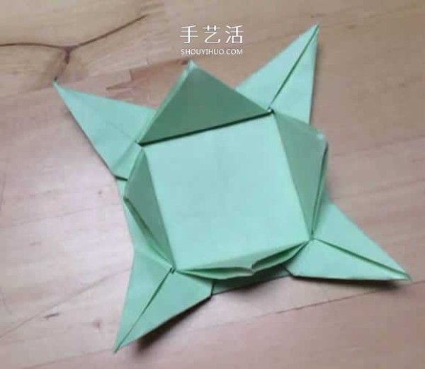 How to fold a spinning paper top with a simple flower-shaped top origami tutorial