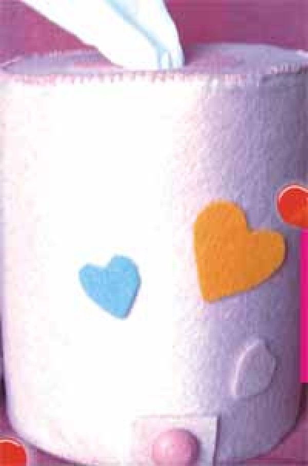 Using waste to make a DIY "Heart to Heart" paper bucket